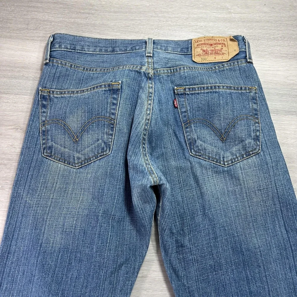 Levis 501 Jeans Mens Blue Med‎ Wash Regular Straight Button Fly 34x32 Denim
